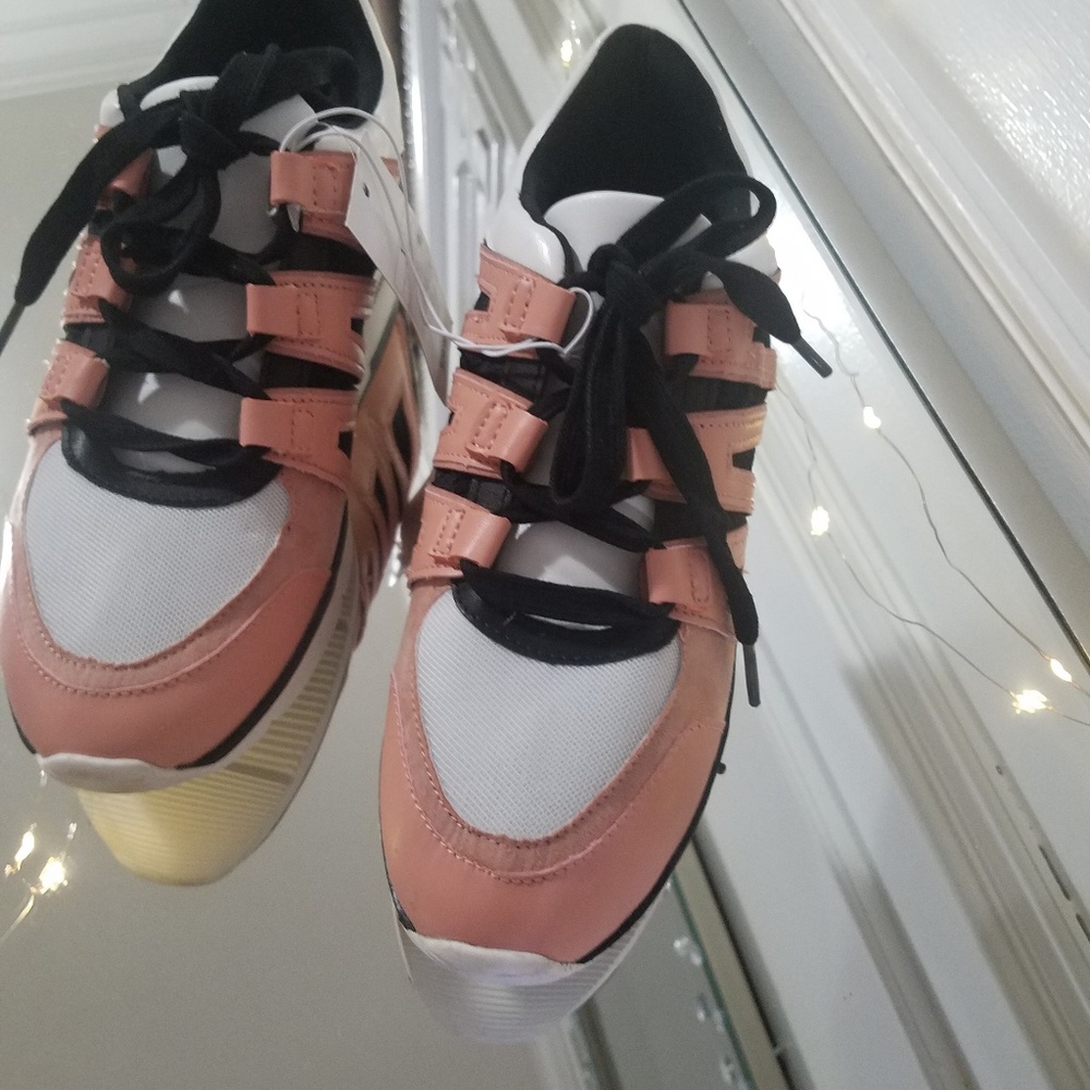 Blush Karlo Sneakers - Picture 5 of 6